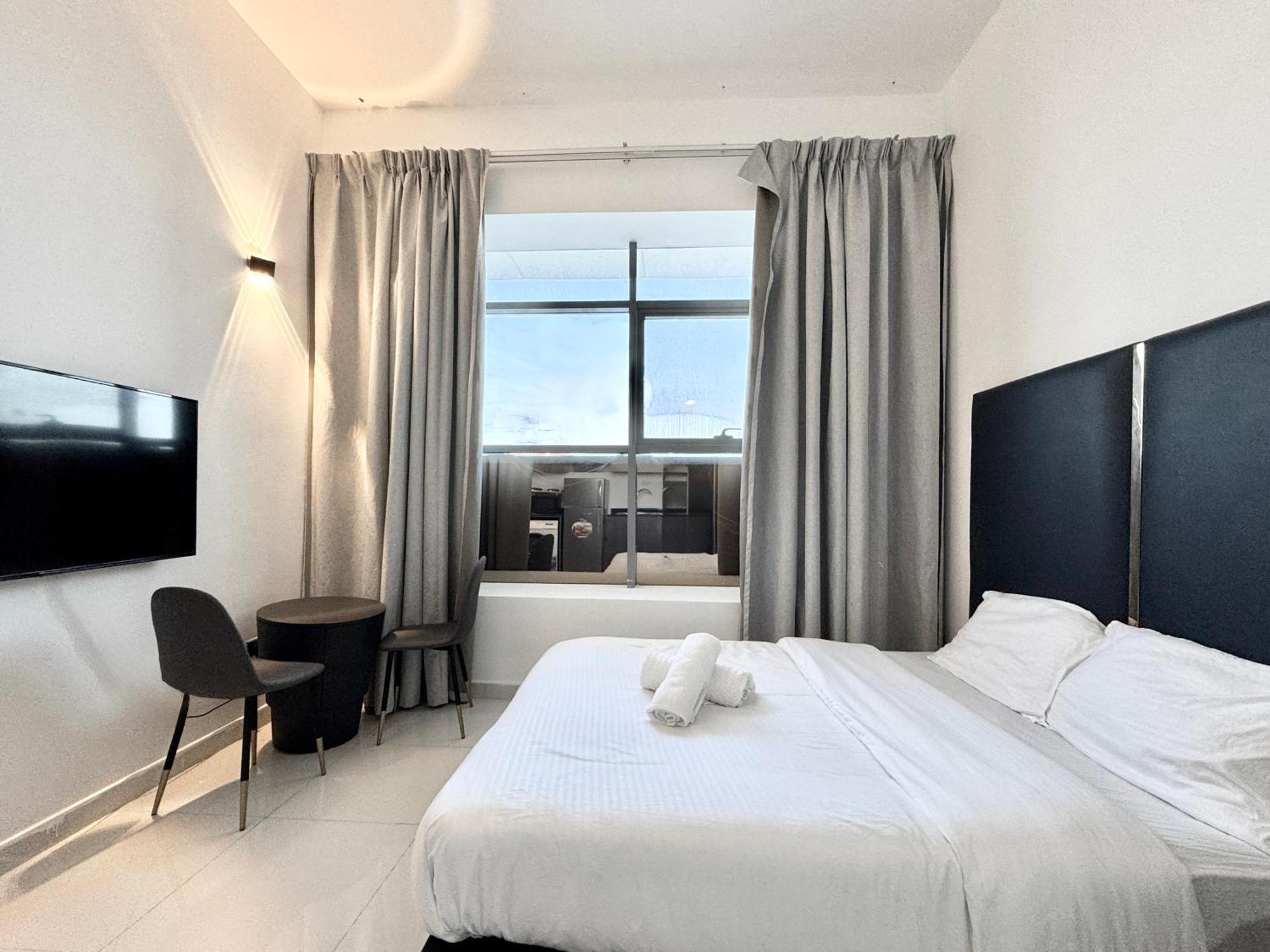 Al Manara Classic Deluxe Sheikh Zayed Rd Apartment *